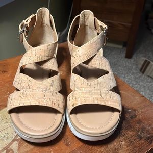 Woman’s Size 6 Sofft Sandals
